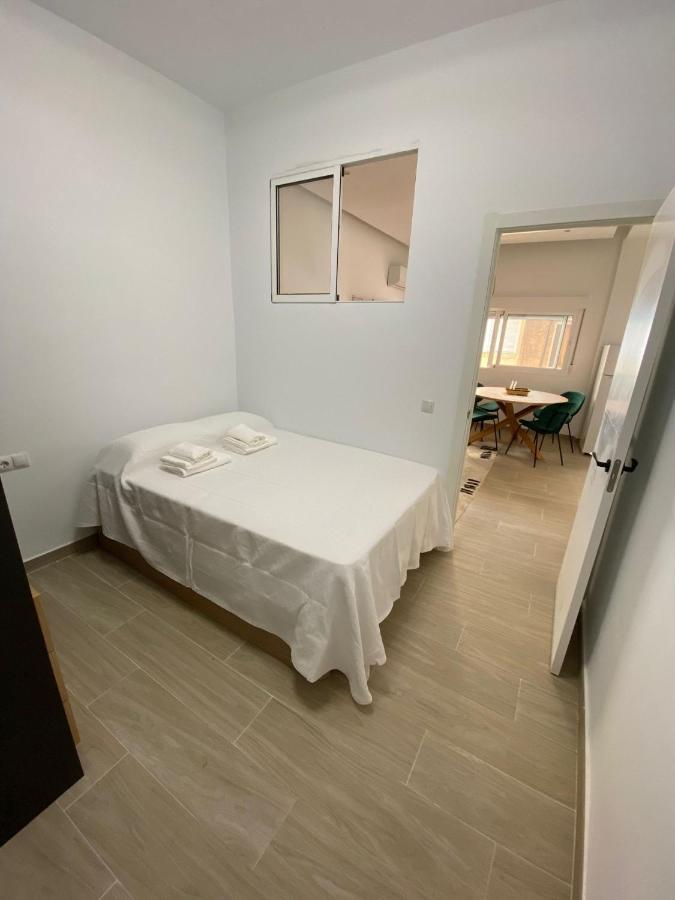 City Center And Beach Renovated Apartment ฟูเอนฮิโรลา ภายนอก รูปภาพ