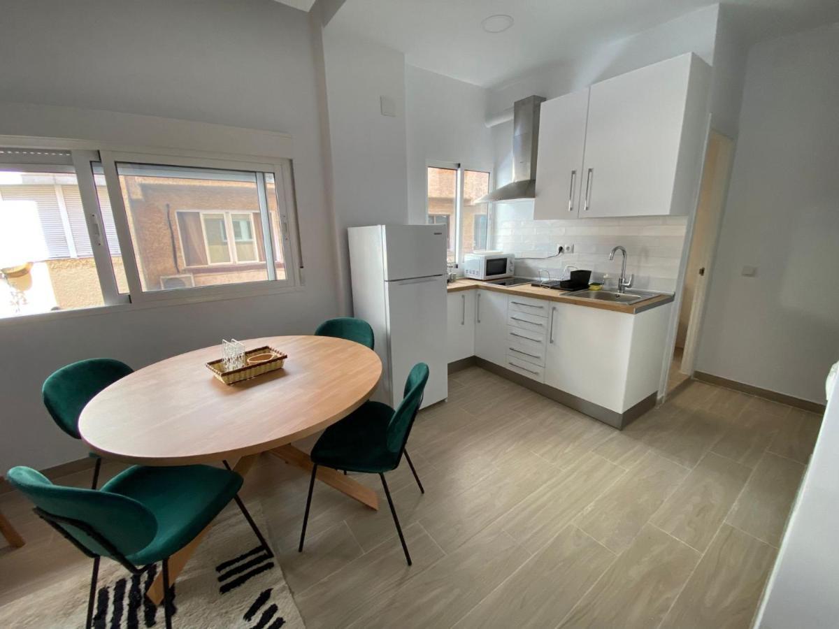 City Center And Beach Renovated Apartment ฟูเอนฮิโรลา ภายนอก รูปภาพ
