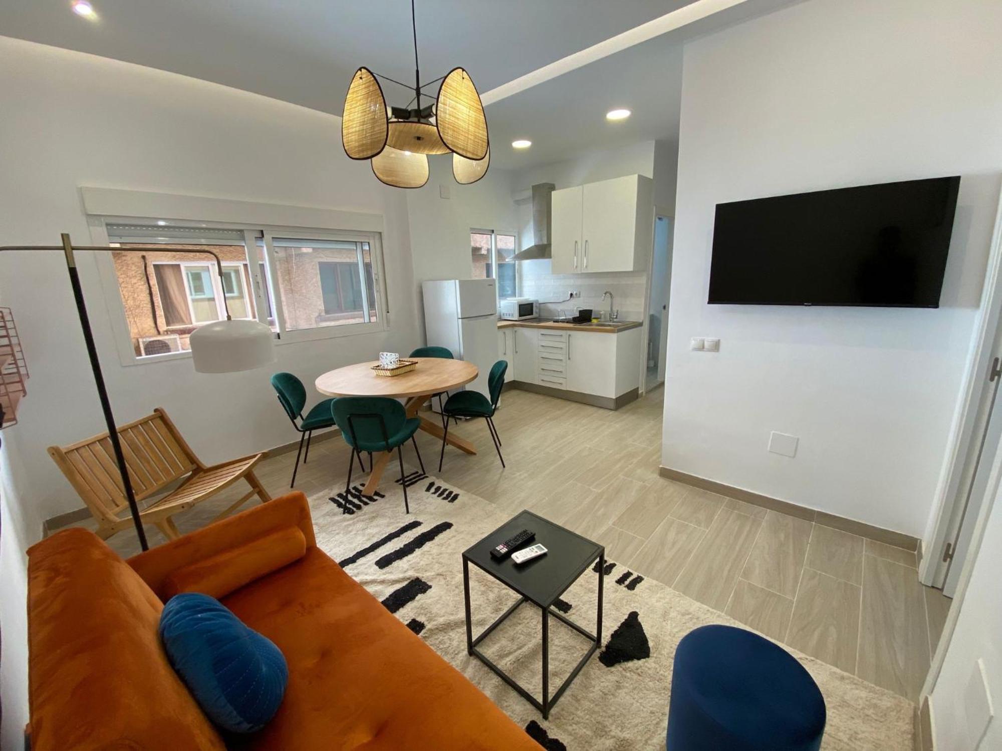 City Center And Beach Renovated Apartment ฟูเอนฮิโรลา ภายนอก รูปภาพ
